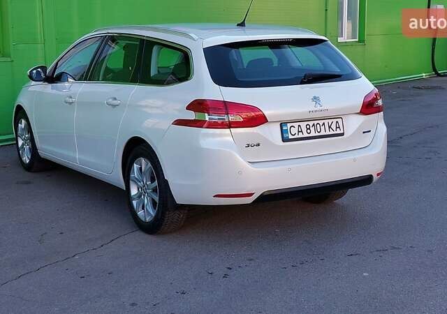 Белый Пежо 308, объемом двигателя 1.56 л и пробегом 209 тыс. км за 12000 $, фото 3 на Automoto.ua
