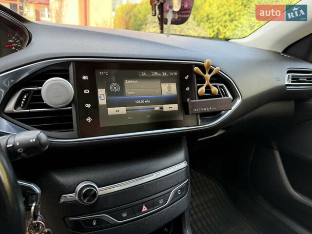 Белый Пежо 308, объемом двигателя 1.56 л и пробегом 274 тыс. км за 9400 $, фото 65 на Automoto.ua