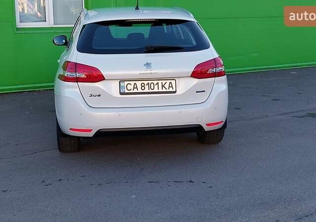 Белый Пежо 308, объемом двигателя 1.56 л и пробегом 209 тыс. км за 12000 $, фото 5 на Automoto.ua