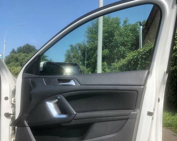 Белый Пежо 308, объемом двигателя 1.6 л и пробегом 123 тыс. км за 12900 $, фото 13 на Automoto.ua