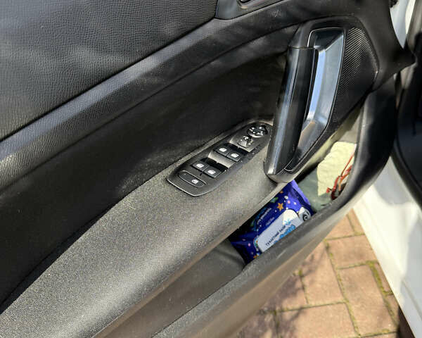 Белый Пежо 308, объемом двигателя 1.56 л и пробегом 274 тыс. км за 9400 $, фото 14 на Automoto.ua