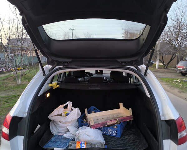 Белый Пежо 308, объемом двигателя 1.6 л и пробегом 95 тыс. км за 11500 $, фото 9 на Automoto.ua