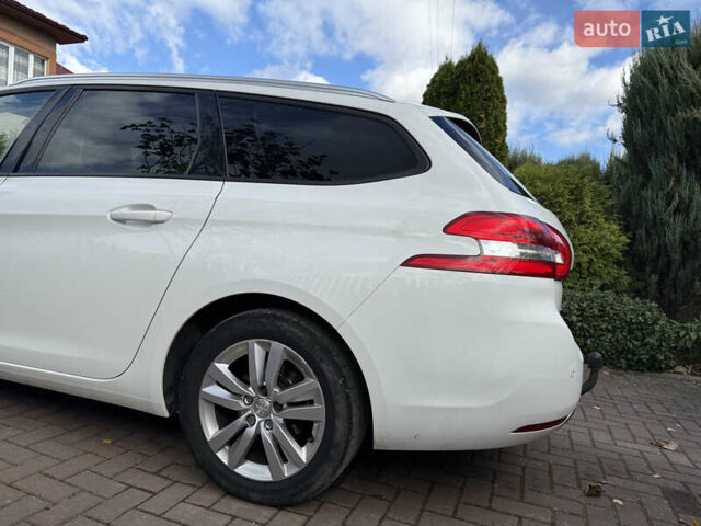 Белый Пежо 308, объемом двигателя 1.56 л и пробегом 274 тыс. км за 9400 $, фото 64 на Automoto.ua