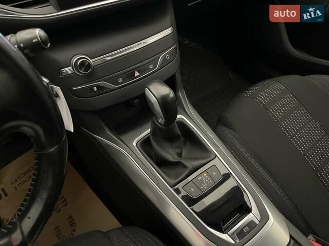 Білий Пежо 308, об'ємом двигуна 1.6 л та пробігом 258 тис. км за 9922 $, фото 17 на Automoto.ua