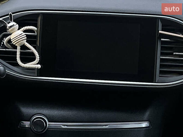 Белый Пежо 308, объемом двигателя 1.56 л и пробегом 357 тыс. км за 9200 $, фото 23 на Automoto.ua