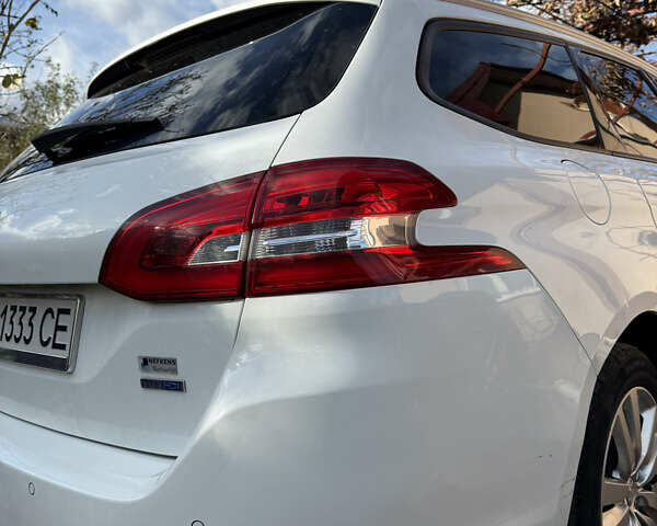 Белый Пежо 308, объемом двигателя 1.56 л и пробегом 274 тыс. км за 9400 $, фото 36 на Automoto.ua