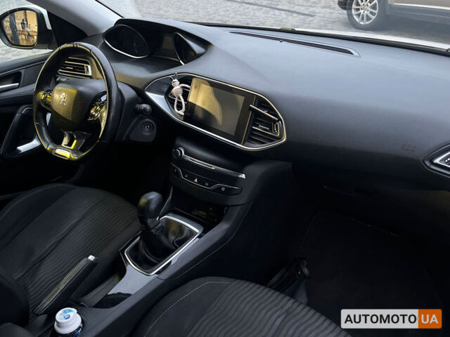 Белый Пежо 308, объемом двигателя 1.6 л и пробегом 347 тыс. км за 11790 $, фото 20 на Automoto.ua