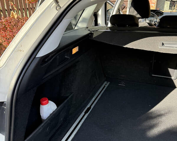 Белый Пежо 308, объемом двигателя 1.56 л и пробегом 274 тыс. км за 9400 $, фото 25 на Automoto.ua