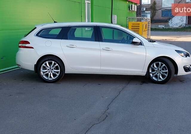 Белый Пежо 308, объемом двигателя 1.56 л и пробегом 209 тыс. км за 12000 $, фото 7 на Automoto.ua