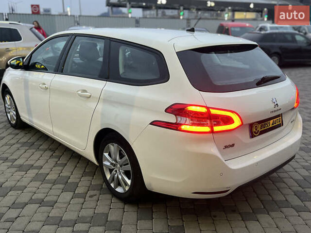 Белый Пежо 308, объемом двигателя 1.56 л и пробегом 357 тыс. км за 9200 $, фото 4 на Automoto.ua