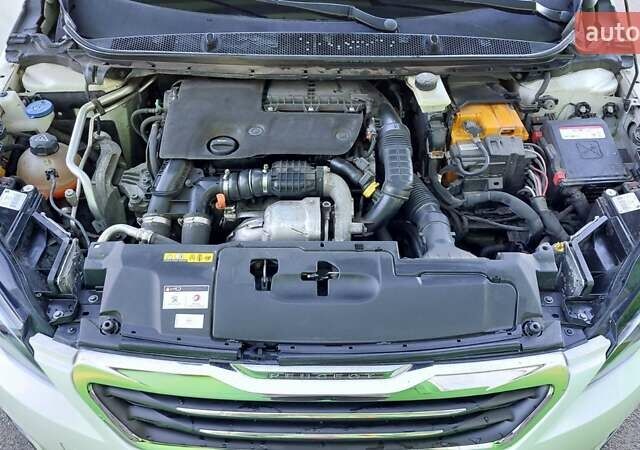 Белый Пежо 308, объемом двигателя 1.56 л и пробегом 209 тыс. км за 12000 $, фото 16 на Automoto.ua