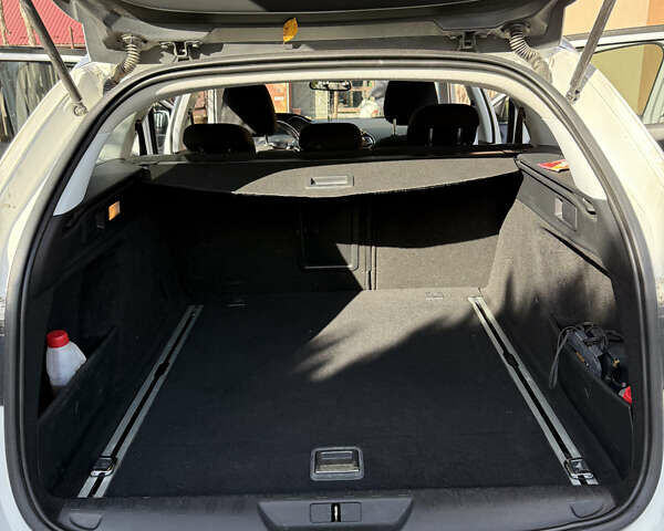 Белый Пежо 308, объемом двигателя 1.56 л и пробегом 274 тыс. км за 9400 $, фото 74 на Automoto.ua