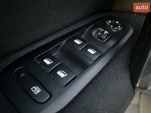 Белый Пежо 308, объемом двигателя 1.56 л и пробегом 357 тыс. км за 9200 $, фото 11 на Automoto.ua