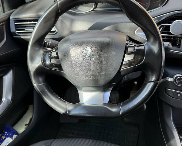 Белый Пежо 308, объемом двигателя 1.56 л и пробегом 274 тыс. км за 9400 $, фото 4 на Automoto.ua