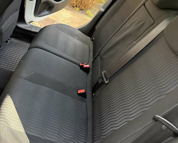 Белый Пежо 308, объемом двигателя 1.56 л и пробегом 274 тыс. км за 9400 $, фото 69 на Automoto.ua