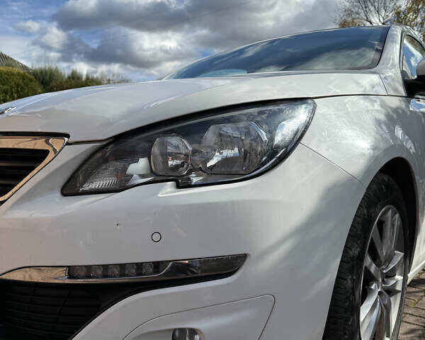 Белый Пежо 308, объемом двигателя 1.56 л и пробегом 274 тыс. км за 9400 $, фото 42 на Automoto.ua