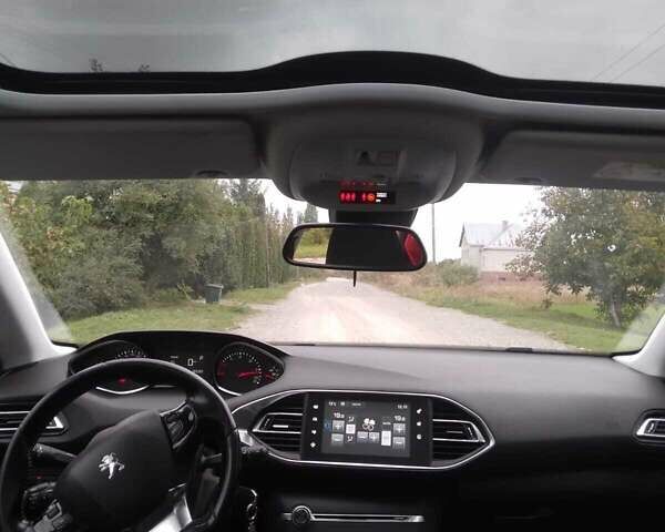 Белый Пежо 308, объемом двигателя 1.56 л и пробегом 298 тыс. км за 9100 $, фото 6 на Automoto.ua