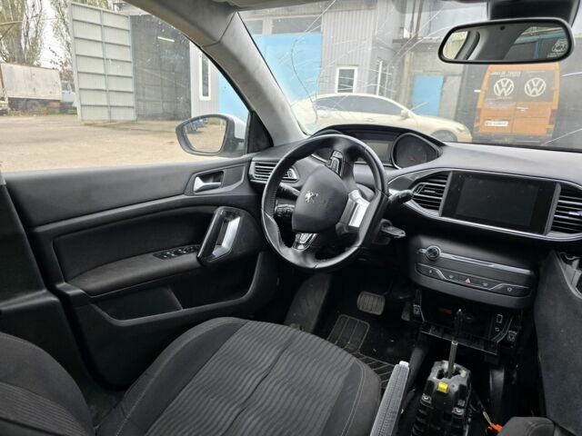 Белый Пежо 308, объемом двигателя 1 л и пробегом 230 тыс. км за 6500 $, фото 2 на Automoto.ua