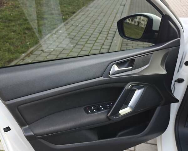 Белый Пежо 308, объемом двигателя 1.5 л и пробегом 250 тыс. км за 10500 $, фото 7 на Automoto.ua