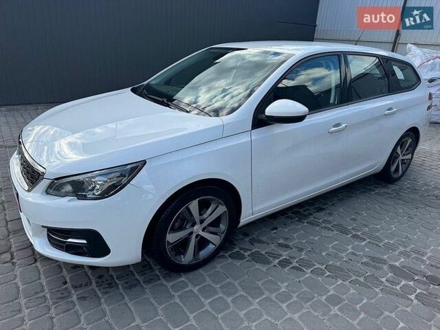 Белый Пежо 308, объемом двигателя 1.5 л и пробегом 190 тыс. км за 12499 $, фото 1 на Automoto.ua