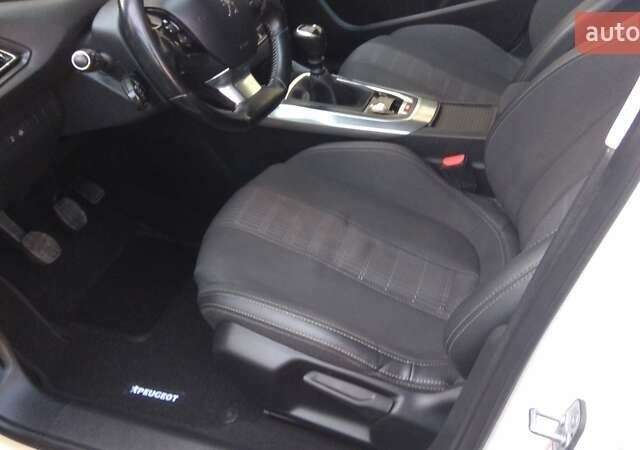 Білий Пежо 308, об'ємом двигуна 1.5 л та пробігом 220 тис. км за 10990 $, фото 11 на Automoto.ua