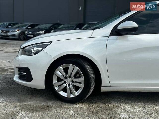 Белый Пежо 308, объемом двигателя 1.5 л и пробегом 206 тыс. км за 12640 $, фото 4 на Automoto.ua