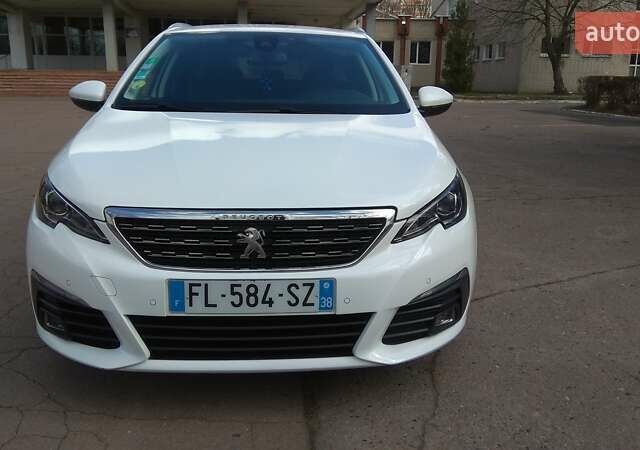 Білий Пежо 308, об'ємом двигуна 1.5 л та пробігом 220 тис. км за 10990 $, фото 4 на Automoto.ua