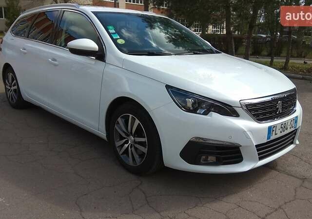 Білий Пежо 308, об'ємом двигуна 1.5 л та пробігом 220 тис. км за 10990 $, фото 1 на Automoto.ua