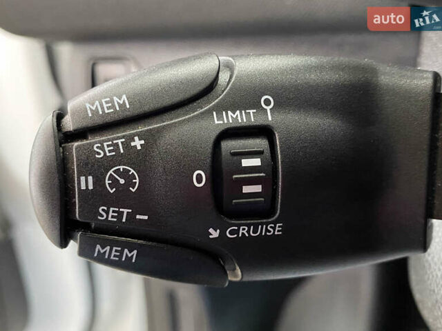 Белый Пежо 308, объемом двигателя 1.5 л и пробегом 162 тыс. км за 13650 $, фото 12 на Automoto.ua