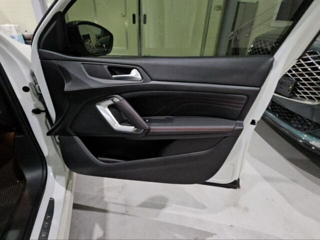 Белый Пежо 308, объемом двигателя 2 л и пробегом 43 тыс. км за 12600 $, фото 15 на Automoto.ua