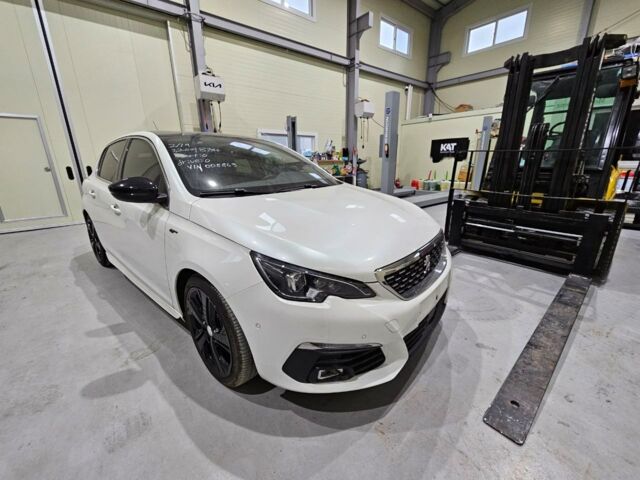 Белый Пежо 308, объемом двигателя 2 л и пробегом 43 тыс. км за 12600 $, фото 7 на Automoto.ua