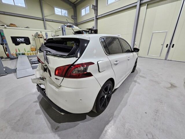 Белый Пежо 308, объемом двигателя 2 л и пробегом 43 тыс. км за 12600 $, фото 5 на Automoto.ua