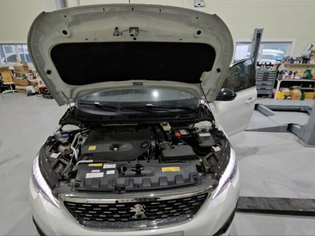 Белый Пежо 308, объемом двигателя 2 л и пробегом 43 тыс. км за 12600 $, фото 34 на Automoto.ua