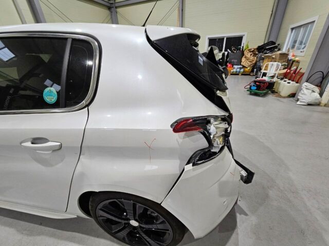 Белый Пежо 308, объемом двигателя 2 л и пробегом 43 тыс. км за 12600 $, фото 9 на Automoto.ua