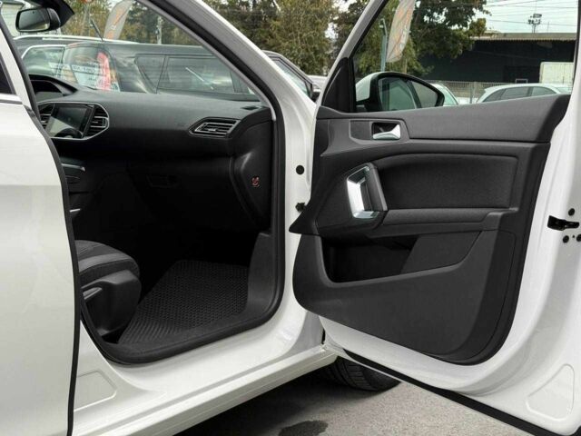 Белый Пежо 308, объемом двигателя 1.5 л и пробегом 192 тыс. км за 16500 $, фото 22 на Automoto.ua