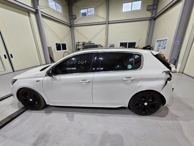 Белый Пежо 308, объемом двигателя 2 л и пробегом 43 тыс. км за 12600 $, фото 2 на Automoto.ua