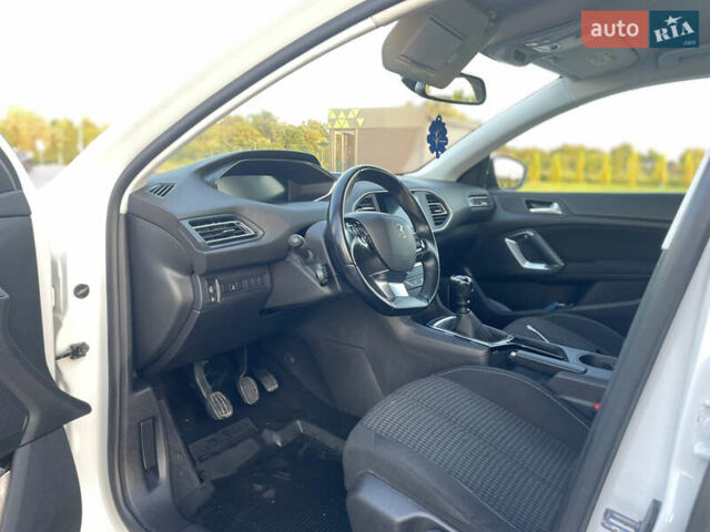 Белый Пежо 308, объемом двигателя 1.5 л и пробегом 197 тыс. км за 12950 $, фото 22 на Automoto.ua