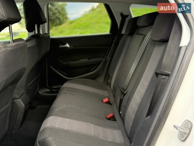 Белый Пежо 308, объемом двигателя 1.5 л и пробегом 163 тыс. км за 14400 $, фото 69 на Automoto.ua