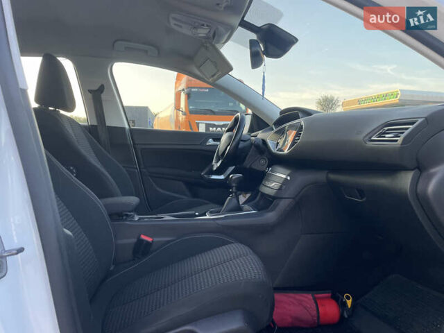 Белый Пежо 308, объемом двигателя 1.5 л и пробегом 197 тыс. км за 12950 $, фото 20 на Automoto.ua