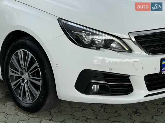 Белый Пежо 308, объемом двигателя 1.5 л и пробегом 162 тыс. км за 14800 $, фото 12 на Automoto.ua