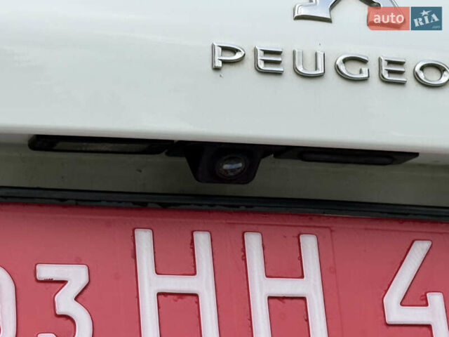 Белый Пежо 308, объемом двигателя 1.5 л и пробегом 162 тыс. км за 14900 $, фото 24 на Automoto.ua