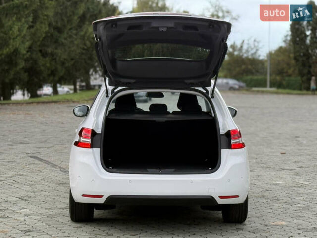 Белый Пежо 308, объемом двигателя 1.5 л и пробегом 162 тыс. км за 14800 $, фото 71 на Automoto.ua