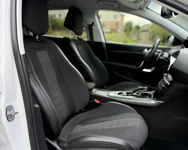 Белый Пежо 308, объемом двигателя 1.5 л и пробегом 162 тыс. км за 14900 $, фото 59 на Automoto.ua