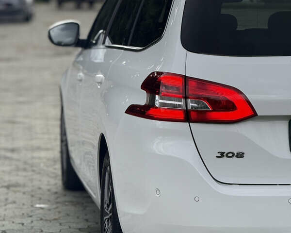 Білий Пежо 308, об'ємом двигуна 1.5 л та пробігом 162 тис. км за 14700 $, фото 10 на Automoto.ua
