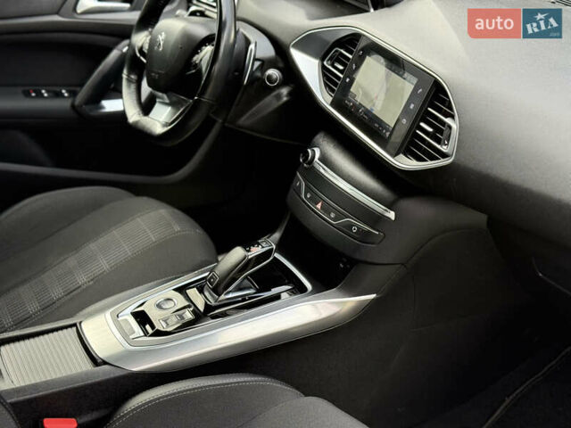 Белый Пежо 308, объемом двигателя 1.5 л и пробегом 162 тыс. км за 14800 $, фото 55 на Automoto.ua