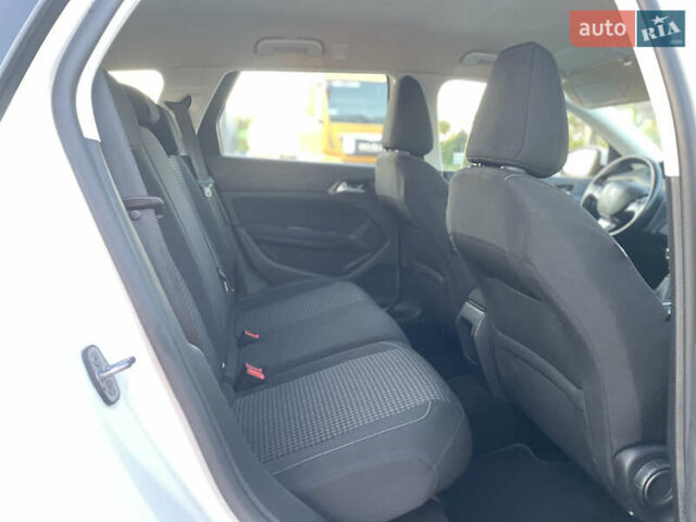 Белый Пежо 308, объемом двигателя 1.5 л и пробегом 197 тыс. км за 12950 $, фото 19 на Automoto.ua