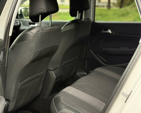 Белый Пежо 308, объемом двигателя 1.5 л и пробегом 162 тыс. км за 14800 $, фото 69 на Automoto.ua