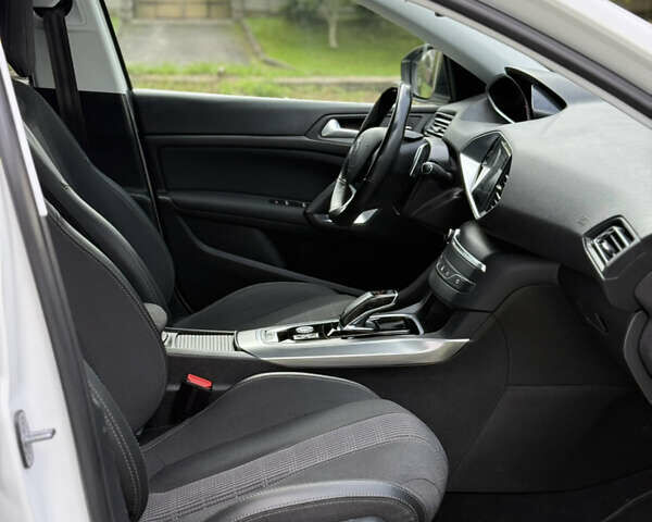 Белый Пежо 308, объемом двигателя 1.5 л и пробегом 162 тыс. км за 14900 $, фото 58 на Automoto.ua