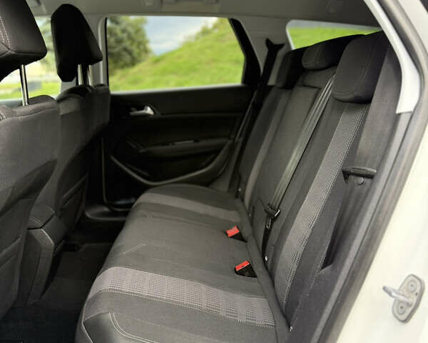 Білий Пежо 308, об'ємом двигуна 1.5 л та пробігом 162 тис. км за 14700 $, фото 69 на Automoto.ua