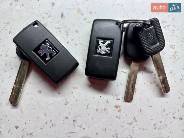 Бежевый Пежо 308, объемом двигателя 1.6 л и пробегом 127 тыс. км за 6700 $, фото 17 на Automoto.ua